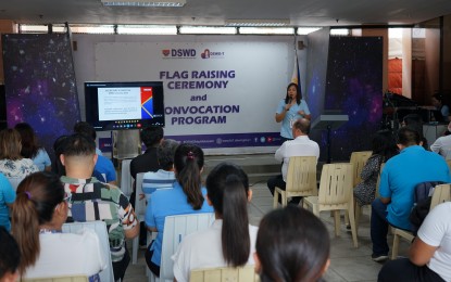 <p><strong>4Ps REGISTRATION.</strong> Department of Social Welfare and Development (DSWD) Region 7 director Shalaine Marie Lucero leads the staff orientation on the process of registering new beneficiaries of the Pantawid Pamilyang Pilipino Program on Friday (Feb. 3, 2023). A total of 90,242 individuals were added into the list of new beneficiaries. <em>(Photo courtesy of DSWD-7)</em></p>