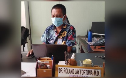 <p><strong>DISEASE SURVEILLANCE</strong>. Dr. Roland Jay Fortuna, assistant city health officer, on Friday (Feb. 3, 2023) says six barangays in Iloilo City are under monitoring due to the clustering of dengue cases. He said the areas are being prioritized for vector surveillance. <em>(PNA photo by PGLena)</em></p>