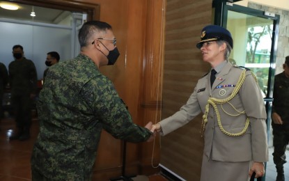 <p><strong>PH-UK MILITARY TIES.</strong> Army vice commander Brig. Gen. Steve D. Crespillo (left) welcomes the United Kingdom's defense attaché to the Philippines, Group Captain Beatrix VH Walcot, at the Philippine Army headquarters in Fort Bonifacio, Metro Manila on Friday (Feb. 3, 2023). The two military officials discussed forging closer security and defense ties between the two nations, as well as bolstering areas of collaboration in military training and education. <em>(Photo courtesy of Philippine Army)</em></p>