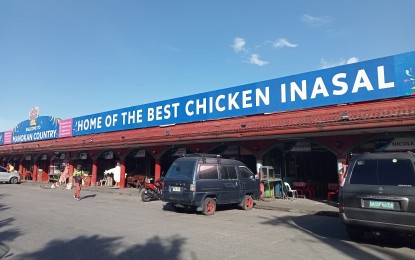 <p><strong>FAMOUS CHICKEN JOINT</strong>. The Manokan Country in Bacolod City in this photo taken on Monday (Feb. 6, 2023). Mayor Alfredo Abelardo Benitez said the city government is considering a public-private partnership to develop the row of food stalls serving chicken<em> inasal</em> into a prime tourist destination. <em>(PNA photo by Nanette L. Guadalquiver)</em></p>