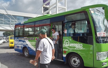 <p><strong>MODERN JEEP</strong>. A modernized jeepney plying one of the routes in Bacolod City. As of Monday (Feb. 6, 2023), some 350 units of modernized jeepneys have been operating in the city. Mayor Alfredo Abelardo Benitez said there is still a need to provide provisional authority to traditional jeepneys to meet the public transport requirements of Bacolodnons. <em>(PNA Bacolod file photo)</em></p>