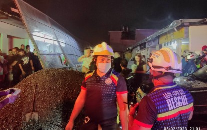 <p><strong>TENT COLLAPSES.</strong> Volunteers from the Lapu-Lapu City Rescue unit check the tent of the Mactan Lifestyle Park in Barangay Maribago, Lapu-Lapu City after it collapsed Sunday night (Feb. 5, 2023). Mayor Junard Chan said he ordered an investigation into the incident. <em>(Photo courtesy of Lapu-Lapu City DRRMO head Nagiel Bañacia)</em></p>