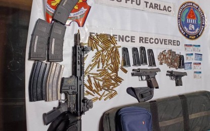 <p><strong>CONFISCATED</strong>. The unlicensed guns and ammunition that were confiscated during a raid in Concepcion town, Tarlac province on Sunday (Feb. 5, 2023). Brig. Gen. Cesar Pasiwen, PRO3 director, said they have been continuously stepping up their drive to recover and seize loose firearms through operations and implementation of search warrants against illegal gun owners.<em> (Photo courtesy of Tarlac Police Provincial Office)</em></p>