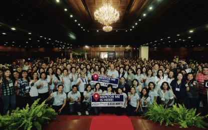 <p><strong>KMME GRADUATES</strong>. Local business owners in the province of Ilocos Norte gather as part of the Kapatid Mentor Me (KMMe) Program at the Fort Ilocandia Resort in this undated photo. This year, the online program entails a 10-week one-on-one module-based consultations and coaching sessions with business experts to help micro, small, and medium enterprises (MSMEs) become globally competitive enterprises. <em>(Contributed photo)</em></p>