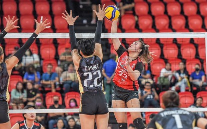 <p><strong>JUMP.</strong> Ma. Shaya Adorador of Chery Tiggo (in red and black shirt) tries to score against two Cignal defenders during the Premier Volleyball League All-Filipino Conference at the Philsports Arena in Pasig City on Tuesday (Feb. 7, 2023). The Crossovers won, 27-25, 25-19, 25-22, to join Creamline, Choco Mucho, and F2 Logistics in the lead. <em>(Premier Volleyball League photo)</em></p>