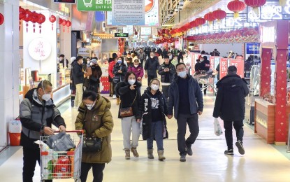 <p>People shop at a shopping mall in Changchun, northeast China's Jilin Province, Jan. 23, 2023.<em> (Xinhua/Xu Chang)</em></p>