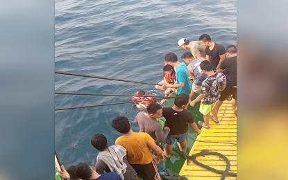 <p><strong>RESCUED CREW.</strong> A total of 22 crew members were rescued when their barge, the LCI Pacifica I, sinks Friday morning (Feb. 10, 2023) off the coast of Punta Sili in Hinatuan Island, Surigao del Norte province due to big waves. The barge was carrying tons of quarried sand from Cabadbaran City, Agusan del Norte en route to Dapa in Siargao Island, Surigao del Norte at the time of the incident. <em>(Photo courtesy of RPN DXKS Surigao)</em></p>