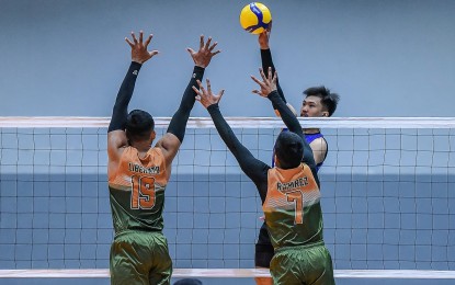 D'Navigators gain solo Spikers' Turf lead with 4-0 card 