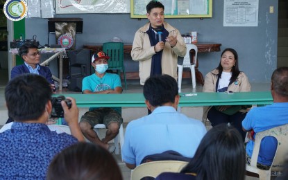 <p><strong>CLIMATE-RESILIENT AGRI</strong>. Climate Change Commission (CCC) Vice Chairperson and Executive Director (VCED) Robert Borje and CCC Commissioner Rachel Anne Herrera on Monday (Feb. 13, 2023) met with the farming community in Barangay Rayuray in Batac town, Ilocos Norte province to discuss their observations on environment and climate-related concerns in the area. During their meeting, Borje vowed to continue boosting cooperation with various sectors to help the country achieve climate-resilient agriculture practices. <em>(Photo courtesy of CCC)</em></p>