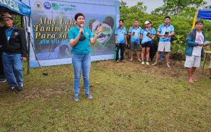 Legazpi residents plant 3.5K trees to celebrate Valentine