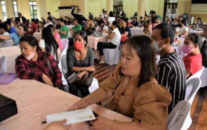<p><strong>AID FOR OFWs</strong>. Displaced migrant workers from Negros Occidental province receive financial assistance of PHP5,000 each from the provincial government in Bacolod City on Monday afternoon (Feb. 13, 2023). The 81 beneficiaries were those who have not completed their employment contracts abroad and returned to the province from January to June 2022. <em>(Photo courtesy of PIO Negros Occidental)</em></p>