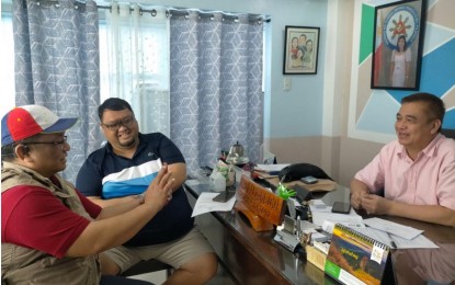 <p><strong>AGRO-INDUSTRIAL INITIATIVES.</strong> Climate Change Commission (CCC) commissioner Albert dela Cruz Sr. (left) on Wednesday (Feb. 15, 2023) visits Ocampo, Camarines Sur to meet with the town mayor, Ronald Allan Go (right), as well as with Presidential Adviser for Bicol Affairs Undersecretary Rex Villegas and other municipal officials, to discuss the climate action plans. During the meeting, dela Cruz emphasized the need to pursue agro-industrial initiatives to ensure food and human security in the country. <em>(Photo courtesy of CCC)</em></p>