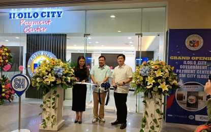 <p><strong>OFFSITE PAYMENT CENTER</strong>. SM Supermalls vice president for operation Michelle Leslie K. Llanos (left), lloilo City Mayor Jerry P. Treñas (center), and Iloilo Economic Development Foundation chairperson Terence Uygongco open the fourth offsite payment center of the city government at SM City on Tuesday (Feb. 14, 2023). The offsite payment center makes transactions easier and more accessible. <em>(PNA photo by PGLena)</em></p>