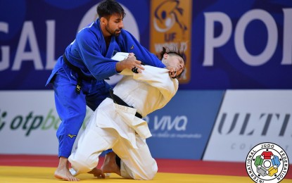 <p><strong>VYING FOR AN OLYMPICS SLOT.</strong> Filipino-Japanese Shugen Nakano (right) lost to Karim Adarvez of Argentina in the first round of the men's minus 66kg category at the Portugal Grand Prix held on Jan. 27-29, 2023. The quest for Olympic slots continues for Shugen and Keisei Nakano who are scheduled to compete at the Tel Aviv Grand Slam in Israel from Feb. 16 to 18. <em>(International Judo Federation photo)</em></p>