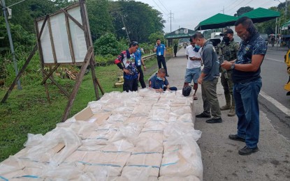 <p><strong>ILLICIT GOODS.</strong> Authorities account for the estimated PHP2.9 million cigarette contraband apprehended at the Sirawan border checkpoint in Davao City Tuesday (Feb. 14, 2023). At least 5,142 reams of smuggled cigarettes were seized inside a 10-wheeler wing van truck passing through the checkpoint. <em>(Photo courtesy of TFD)</em></p>