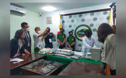 <p><strong>OCULAR INSPECTION.</strong> Representatives of the Public Attorney's Office, Department of Justice, elected officials, and members of the media on Wednesday (Feb. 15, 2023) inspect the PHP120-million worth of shabu at the Philippine Drug Enforcement Agency 7 (Central Visayas) in Cebu City. The bulk of shabu was confiscated from a suspected drug mule, South African Pietro Aliquo, who was arrested at the Mactan-Cebu International Airport on Feb. 1. <em>(Photo courtesy of PDEA-7)</em></p>