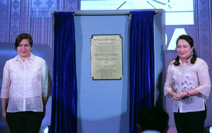 <p><strong>AGILA ROOM.</strong> Vice President Sara Duterte (left) and Mindanao Development Authority (MinDA) Secretary Maria Belen Acosta leads the unveiling of the Agila Executive Room marker on Thursday (Feb. 16, 2023) in Davao City. The room, in honor of former President Rodrigo Roa Duterte and the current Vice President, symbolizes the exceptional leadership of the two Dutertes as the first Mindanawon President and Vice President, respectively. <em>(PNA photo by Robinson Niñal Jr.)</em></p>
