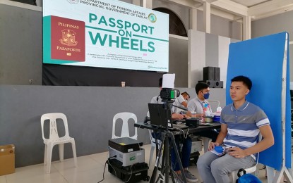 <p><strong>PASSPORT ON WHEELS.</strong> The Department of Foreign Affairs, in partnership with the provincial government of Tarlac, will roll out "Passport on Wheels" in the province on March 21-23, 2023. A total of 1,800 slots will be opened for applicants who wish to apply for or renew their passports. <em>(File photo courtesy of Tarlac PESO)</em></p>