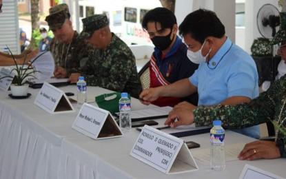 <p><strong>PLACE FOR PROTECTORS</strong>. Mayor Michael Lim Orayani, of Lubang town, Occidental Mindoro province; Senator Robin Padilla and Maj. Gen Charlton Sean Gaerlan, commandant of the Philippine Marine Corps, sign the deed of donation for a 10-hectare land donated by the local government to the Armed Forces of the Philippines. Lubang Municipal Administrator Wilfredo Bleza said the donation will boost economic activities in the island municipality. <em>(Photo courtesy of Lubang LGU)</em></p>