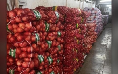 <p><strong>WAR VS. HOARDING</strong>. Authorities foil the hoarding of imported onions and garlic worth PHP150 million at a warehouse in Manila on Feb. 17, 2023. House of Representatives Speaker Ferdinand Martin G. Romualdez on Wednesday (Feb. 22, 2023) pushed for a relentless crackdown against “evil hoarders” to protect the welfare of Filipino consumers and farmers, and ensure the sustainability of the local onion and garlic industry. <em>(Photo courtesy of PNP PIO)</em></p>