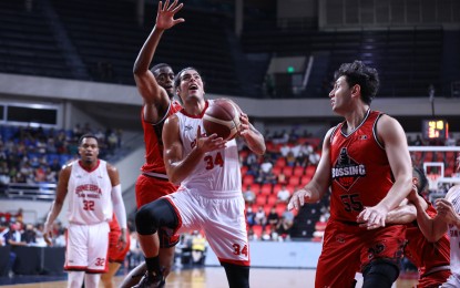 <p style="text-align: left;"><strong>FOR THE TWO.</strong> Barangay Ginebra's Christian Standhardinger (No. 34) forces his way inside against two Blackwater defenders in the PBA Governors' Cup at PhilSports Arena in Pasig City on Sunday night. Ginebra won, 119-93, to snap a two-game skid and rise to 4-2. <em>(Courtesy of PBA Images)</em></p>