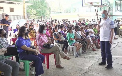 <p><strong>TEEN PREGNANCIES.</strong> Cagayan de Oro City Mayor Rolando Uy (right) joins residents in Barangay Bayanga on Monday (Feb. 20, 2023) to raise awareness aimed at curbing teenage pregnancy. Uy says curtailing teenage pregnancy in the communities is one of the priorities of the city government in 2023. <em>(Screengrab from Mayor Uy Facebook Page)</em></p>