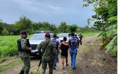 <p><strong>ARRESTED</strong>. Police operatives from Iloilo and Nueva Ecija arrest murder suspect Rebino G. Blanza Jr. 22, in an operation in Dingle town, Iloilo province on Sunday (Feb. 19, 2023). The suspect is charged with the death of a beautician in Barangay San Antonio, Lupao on June 12, 2015.<em> (Photo courtesy of Iloilo Police Provincial Office FB page)</em></p>