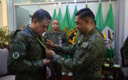 <p>Special Assistant to the President Antonio Ernesto Lagdameo Jr. (left) and Philippine Army commander Lt. Gen. Romeo Brawner Jr. (right) <em>(Photo courtesy of Philippine Army)</em></p>