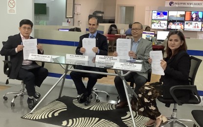 <p><strong>COOPERATION AGREEMENT.</strong> From left, Philippine News Agency Executive Editor Demetrio Pisco Jr., Israel Ambassador to the Philippines Ilan Fluss, PCO-NIB Director Raymond Burgos and PCO-NIB Assistant Director Lee Ann Pattugalan show copies of the signed cooperation agreement with Israel’s Tazpit Press Service on Wednesday (Feb. 22, 2023) at the PNA office in Quezon City. Fluss welcomed the agreement and described it as a “bridge” to boost the two nations’ understanding of each other. <em>(PNA photo)</em></p>