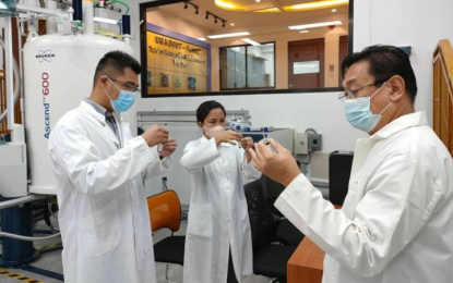 <p><strong>POTENTIAL BETA-LACTAMASE INHIBITOR</strong>. Filipino scientists led by Dr. Julius Adam Lopez (left) are currently developing beta-lactamase inhibitor using marine bacteria. The discovery aims to boost the effectiveness of antibiotics. <em>(Photo courtesy of DOST)</em></p>