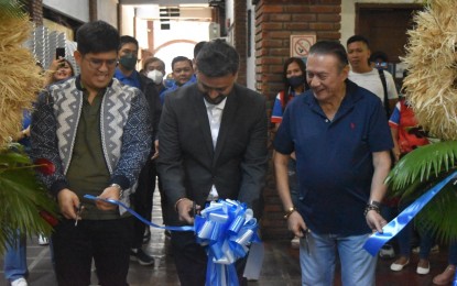 <p><strong>DIGITAL CITY</strong>. Laoag City Mayor Michael Keon (right), Vijay Nagar, lead for talent acquisition at Sutherland (middle); and provincial board member Rafael Medina lead the ribbon cutting ceremony during the first recruitment activity of the company in Ilocos Norte province on Jan. 26 to 27, 2023. The business process outsourcing company plans to expand its business center in Laoag. <em>(Photo courtesy of the city government of Laoag)</em></p>
