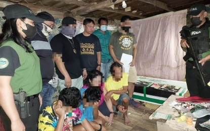 <p><strong>DRUG DEN DESTROYED.</strong> Personnel of the Philippine Drug Enforcement Agency (PDEA)-Central Visayas present four suspects arrested during a anti-drug operation in Tagbilaran City, Bohol province on Wednesday night (Feb. 22, 2023). Six more drug personalities were arrested in separate operations. <em>(Photo courtesy of PDEA-7)</em></p>