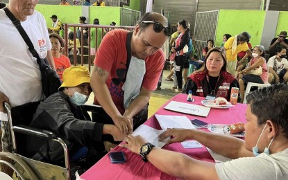 <p><strong>CASH CARDS.</strong> Some 120,000 low-income individuals have received cash cards to ensure their benefits from the programs and services of the government, the Department of Social Welfare and Development in the Caraga Region says. On Saturday (Feb. 25, 2023), at least 100 beneficiaries received their cash cards during the distribution activity in Rosario town, Agusan del Sur. <em>(Courtesy of DSWD-13)</em></p>