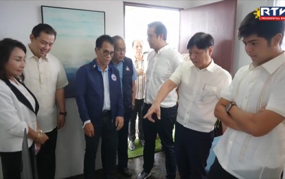 <p><strong>PAMBANSANG PABAHAY</strong>. President Ferdinand R. Marcos Jr. views a replica unit of the Cebu City South Coastal Urban Development Housing Project located at Barangay Basak, San Nicolas, Cebu City on Monday (Feb. 27, 2023). The housing project is part of the government’s Pambansang Pabahay Para sa Pilipino Program<em> (4PH). (Screengrab from RTVM)</em></p>