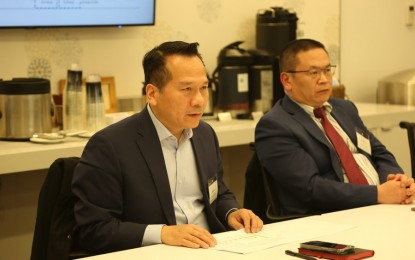 <p>Bryan Lin (left), CEO of Huatai Securities (USA), Inc., makes a presentation during a panel discussion organized by the American Chinese Finance Association (ACFA) in New York, the United States, on Feb. 23, 2023.<em> (Xinhua/Liu Yanan)</em></p>