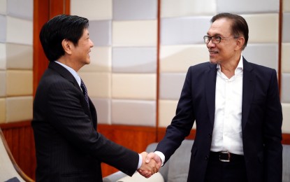 <p><strong>BILATERAL MEET.</strong> President Ferdinand R. Marcos Jr. shares on Twitter an undated photo of himself with Prime Minister Anwar Ibrahim on Nov. 25, 2022. Presidential Communications Office Secretary Cheloy Garafil on Tuesday (Feb. 28, 2023) said Marcos and Anwar will be holding a bilateral meeting at Malacañan Palace in Manila on March 1. <em>(Photo courtesy of PCO)</em></p>