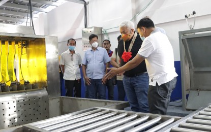 <p><strong>AUTOMATED SLAUGHTERHOUSE</strong>. Mayor Carmelo Lazatin Jr. (in black shirt) inspects the city's first humane and automated slaughterhouse accredited by the National Meat Inspection Service in Barangay Sta. Trinidad, Angeles City, Pampanga. Lazatin, together with some provincial and city officials, led the inauguration of the state-of-the-art slaughterhouse on Tuesday (Feb. 28, 2023). <em>(Photo courtesy of the Angeles City Government)</em></p>