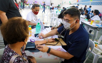 <p><strong>PREVENTIVE MEASURE.</strong> Southern Philippines Medical Center personnel conduct free cancer screening at the Davao City Recreation Center in Davao del Sur on Feb. 28 2023 to check for symptoms of cervical and breast cancer. Deputy Speaker and Las Piñas Rep. Camille Villar on Tuesday (Aug. 1, 2023) called on the government to intensify its early detection programs, and promote easier access to preventive screening against breast cancer to save the lives of Filipino women. <em>(PNA photo by Robinson Niñal Jr.)</em></p>