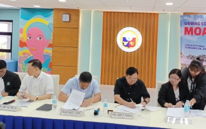 <p><strong>SEALED</strong>. Officials sign the memorandum of agreement for Iloilo housing project. From left, Pag-IBIG OIC Vice President for Visayas and Mindanao Home Lending Operations Engr. Noli D. Armada, Uswag Ilonggo Party-list Rep. James Ang, Department of Human Settlements and Urban Development (DHSUD) Undersecretary Roland Samuel T. Young, Iloilo City Mayor Jerry P. Treñas and DHSUD OIC Regional Director Eva Marfil for Western Visayas on Tuesday (Feb. 28, 2023). Marfil said the project will consist of 14 seven-story buildings equivalent to 1,260 units at 90 units per building. <em>(PNA photo by PGLena)</em></p>