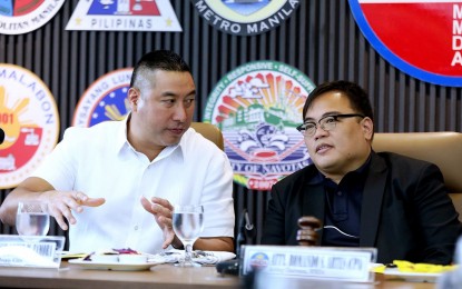 <p>Metro Manila Council President and San Juan City Mayor Francis Zamora (left) and Metropolitan Manila Development Authority chair Romando Artes<em> (PNA photo by Joey Razon)</em></p>