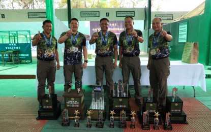 <p><strong>OVERALL CHAMPION.</strong> The Philippine Army team led by Lt. Gen. Romeo Brawner Jr. (center) pose for a photo with their trophies after winning the Game of the Generals at the Philippine Army Firing Range in Fort Bonifacio, Taguig City on Tuesday (Feb. 28, 2023). The game showcases shooting skills. <em>(Philippine Army photo)</em></p>