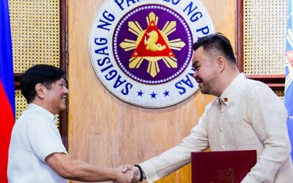 <p><strong>SPECIAL ENVOY.</strong> President Ferdinand R. Marcos Jr. (left) congratulates mobile phone firm executive Maynard Ngu who was sworn in as special envoy to China for trade, investments and tourism at Malacañan Palace in Manila on Friday (March 3, 2023). Ngu will be responsible for the promotion of international trade and investment between the Philippines and China. <em>(Courtesy of Presidential Communications Office)</em></p>
