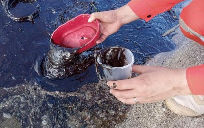 <p><strong>HOUSE PROBE.</strong> The Philippine Coast Guard (PCG)-Western Visayas shared this photo of its oil spill monitoring in Caluya town, Antique province on March 4, 2023. Cavite 4th District Representative Elpidio Barzaga Jr. on Tuesday (March 7) filed House Resolution No. 829 calling for the inquiry into the oil spill caused by the sinking of MT Princess Empress in the waters off Naujan town, Oriental Mindoro province on Feb. 28. <em>(Photo courtesy of PCG-WV)</em></p>