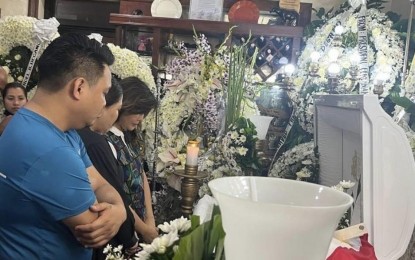 <p><strong>IN MEMORIAM.</strong> Senator Imee Marcos (third from left) pays her respects to slain Negros Oriental Governor Roel Degamo in Dumaguete City on Sunday (Mar. 5, 2023).  Marcos called for the declaration of a state of emergency in the province for justice to be swiftly served following the killing of Degamo in Pamplona town the day before. <em>(Courtesy of Senator Imee Marcos' office)</em></p>