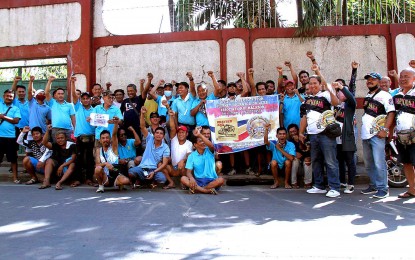 <p><strong>PEACEFUL PROTEST.</strong> Members of the Divisoria-Recto Piston Jeepney Operator Drivers Association of Malabon (DRPJODAM) stage a peaceful protest against jeepney modernization program along the sidewalk on Don Basilio Street, Dulong Duhat in Malabon City on March 6, 2023. Senator Grace Poe said an intensified dialogue with transport groups would improve the rollout of the Public Utility Vehicle Modernization Program after the Supreme Court denied a petition challenging the program. <em>(PNA photo by Ben Briones)</em></p>