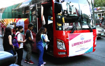 <p><strong>FREE RIDE</strong>. Commuters board a 'libreng sakay (free ride)' bus offered by the city government of Navotas along Samson Road, Monumento, Caloocan City on Monday (March 6, 2023). Land Transportation Franchising and Regulatory Board (LTFRB) Technical Division chief Joel Bolano said about 10 percent of public transportation routes have been affected by the strike in the National Capital Region (NCR), with about 5 percent of all routes affected nationwide. <em>(PNA photo by Ben Briones) </em></p>
