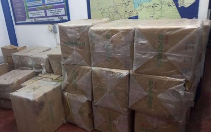 <p><strong>ABANDONED.</strong> Police seize more than PHP1.1 million worth of smuggled cigarettes in Barangay San Roque, Zamboanga City, on Tuesday dawn (March 7, 2023). No one was arrested as the smugglers abandoned their merchandise upon sensing the arrival of lawmen. <em>(Photo courtesy of Zamboanga City Police Office)</em></p>
