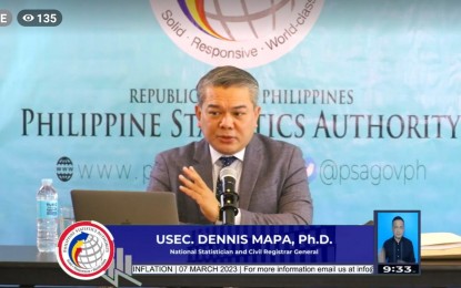 <p>National Statistician Dennis Mapa <em>(file photo)</em></p>