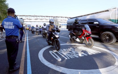 <p>Motorcycle lane along Commonwealth Avenue in Quezon City<em> (File photo)</em></p>