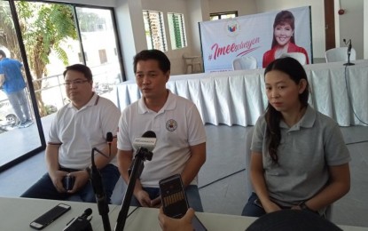 <p><strong>MEDIA BRIEFING</strong>. Bacolod City Mayor Alfredo Abelardo Benitez (center), with Councilors Claudio Jesus Puentevella (left) and Psyche Marie Sy, during a press briefing at the Bacolod City College Activity Center on Thursday (March 9, 2023). Benitez said around 10,000 jobs will be created in the construction of an initial 10,000 housing units in the city through the implementation of the Pambansang Pabahay Para sa Pilipino Program. <em>(PNA photo by Nanette L. Guadalquiver)</em></p>